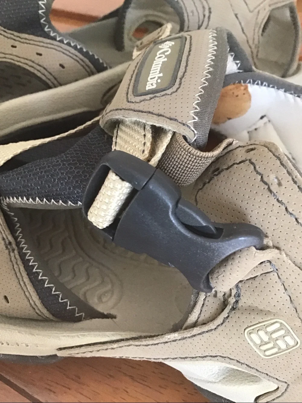 Columbia Omni Grip Mens sandals size 13 tan